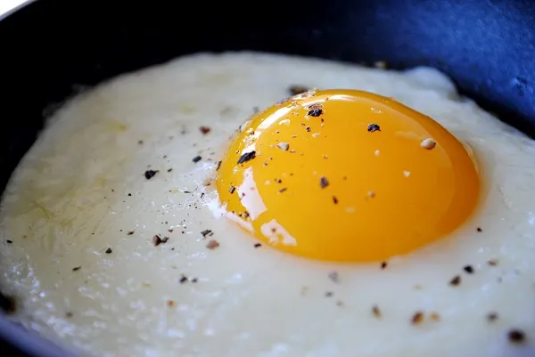 Ăn trứng không liên quan đến việc tăng Cholesterol Ăn trứng không liên quan đến việc tăng Cholesterol