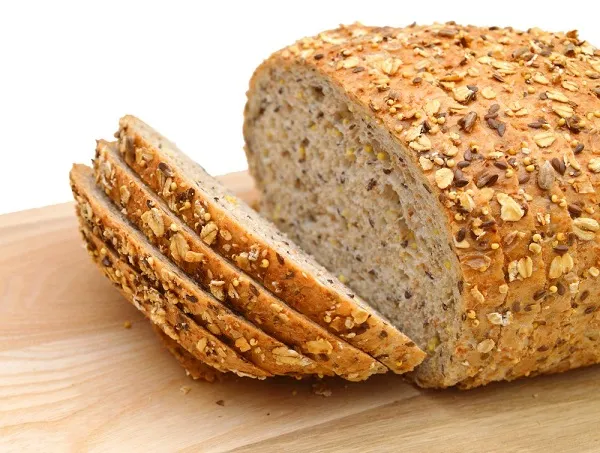 Bánh mì ngũ cốc là thức ăn chuyển hóa chậm nên sẽ no hơn Bánh mì ngũ cốc là thức ăn chuyển hóa chậm nên sẽ no hơn