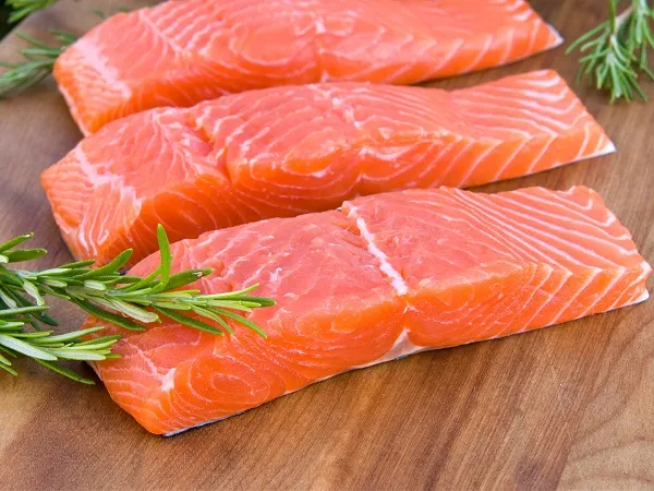 Cá hồi có lượng Protein cao và bổ sung Omega 3 rất tốt cho sức khỏe Cá hồi có lượng Protein cao và bổ sung Omega 3 rất tốt cho sức khỏe