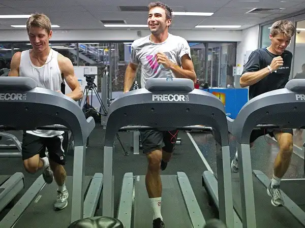 Chạy bộ trên máy là hình thức tập Aerobic Training không đổi cường độ Chạy bộ trên máy là hình thức tập Aerobic Training không đổi cường độ