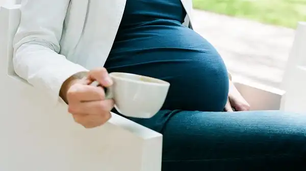 Hạn chế uống Caffein khi mang thai và sau khi sinh