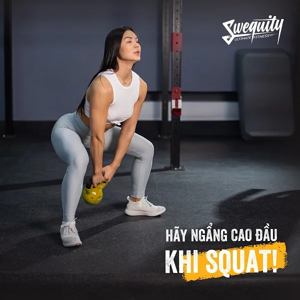 Hãy ngẩng cao đầu khi Squat Low Bar hay Squat High Bar Hãy ngẩng cao đầu khi Squat Low Bar hay Squat High Bar