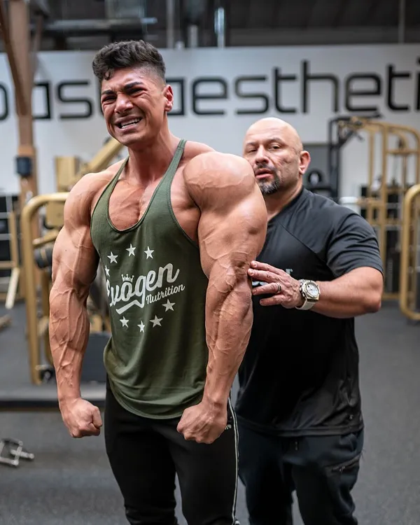 Khóc thét khi tập giáo án FST-7 của Hany Rambod là việc bình thường Khóc thét khi tập giáo án FST-7 của Hany Rambod là việc bình thường