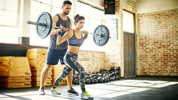 Tại sau bạn cần phải tập với PT thay vì tập 1 mình Tại sau bạn cần phải tập với PT thay vì tập 1 mình