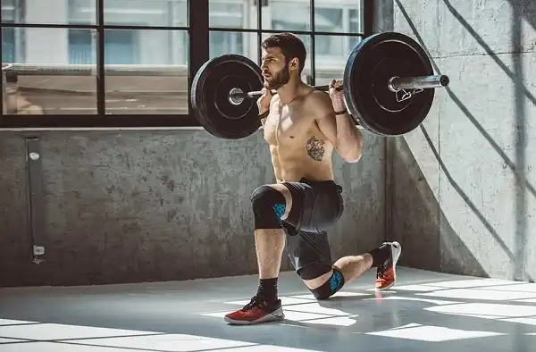 Tập lunges để phát triển đùi trước