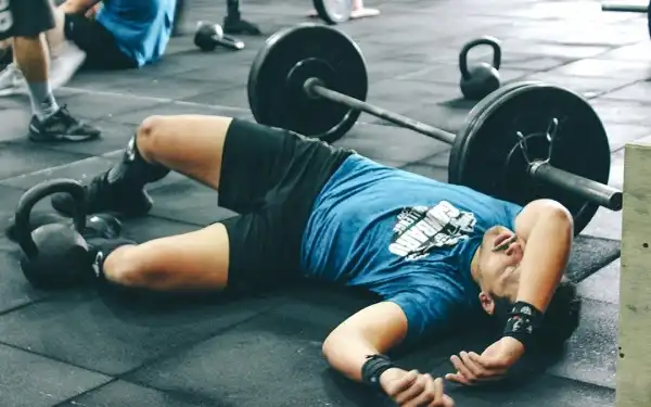 Thiếu ngủ ảnh hưởng đến sự phục hồi cơ bắp và nhất là khả năng tập luyện ngày hôm sau Thiếu ngủ ảnh hưởng đến sự phục hồi cơ bắp và nhất là khả năng tập luyện ngày hôm sau