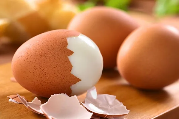 Trứng gà vừa rẻ vừa có lượng Protein khá cao Trứng gà vừa rẻ vừa có lượng Protein khá cao