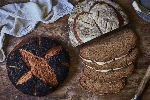 Vì sao dân ăn kiêng lại phát cuồng bánh mì đen Vì sao dân ăn kiêng lại phát cuồng bánh mì đen