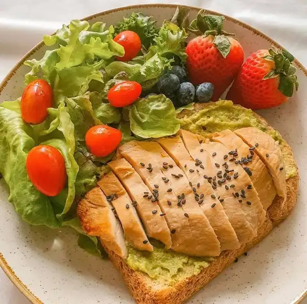 Ức gà có nhiều Protein và giá thành rẻ dễ mua Ức gà có nhiều Protein và giá thành rẻ dễ mua